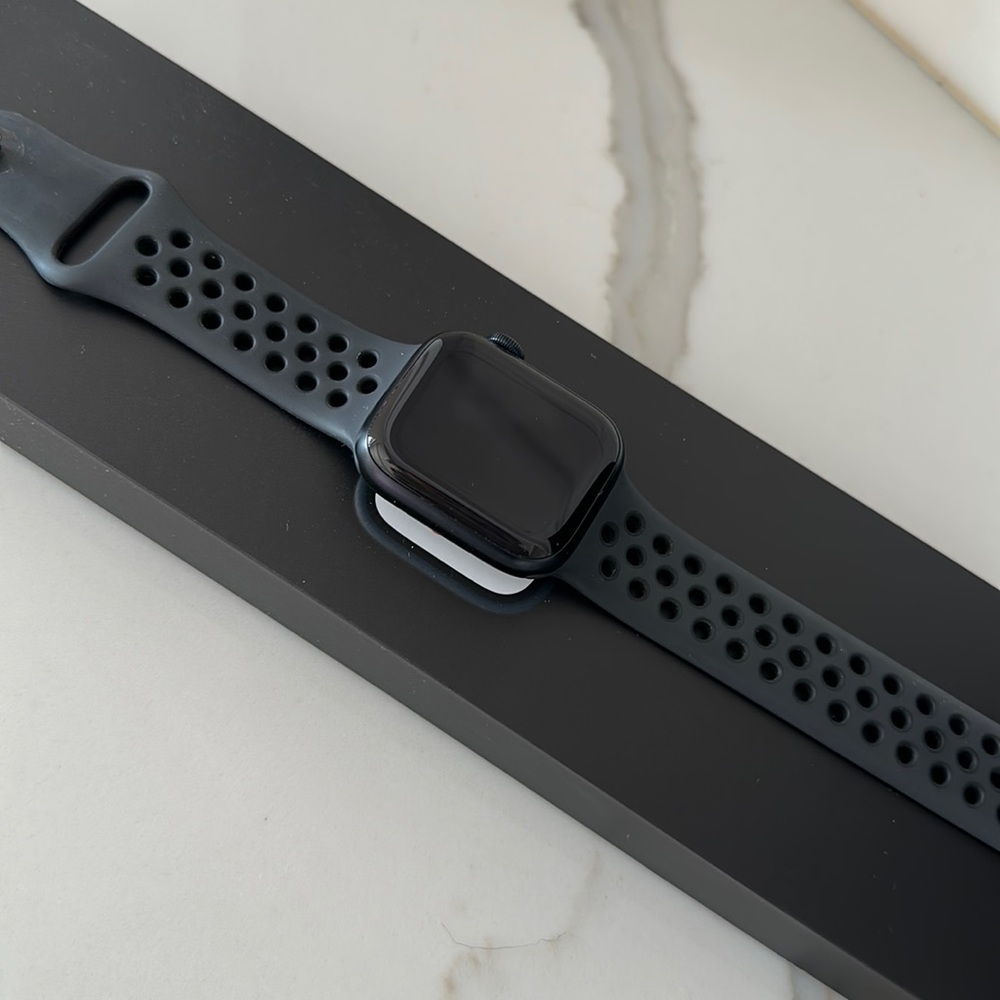 EUC Apple Watch Nike Series 7 Midnight Aluminum Case 41MM